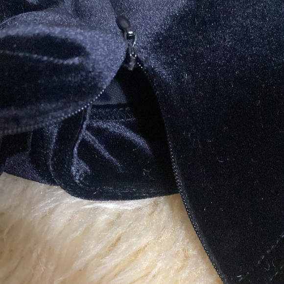 Elegant velvet and satin off shoulder top - Picture 7 of 10